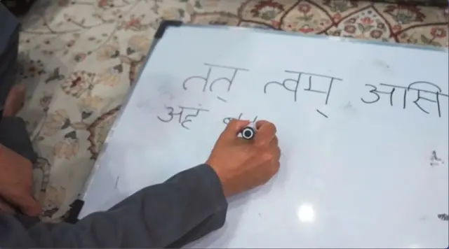 بی بی سی سے گفتگو کرتے ہوئے پروفیسر شاہد رشید نے کہا کہ پاکستان میں ایک مسلم پس منظر رکھنے والے شخص کا سنسکرت کی طرف آنا بہت سوں کے لیے حیرت کا باعث بنا